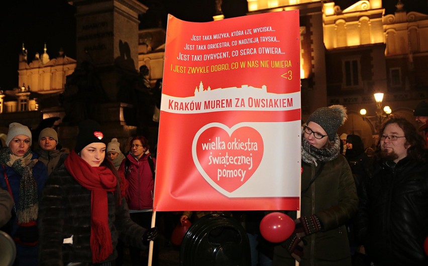 Kraków. Ulicami miasta przeszedł marsz wsparcia dla Jerzego Owsiaka i dla uczczenia pamięci Pawła Adamowicza [ZDJĘCIA]