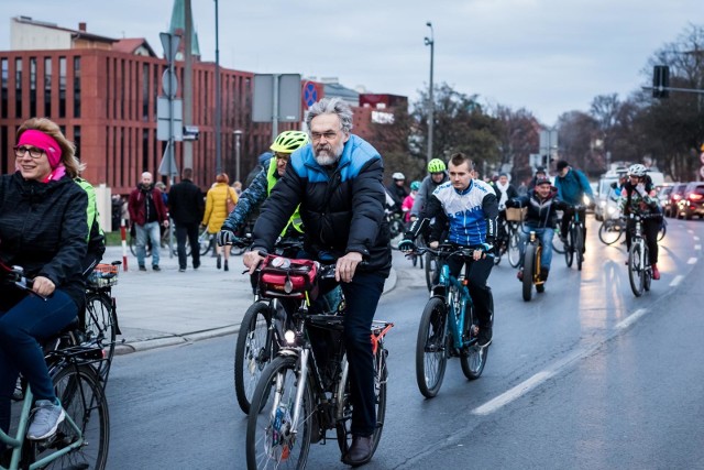 W piątek, 29 marca, ulicami miasta przejechała Bydgoska Masa Krytyczna. Rowerzyści wyruszyli spod pomnika Kazimierza Wielkiego i przejechali ul. Wały Jagiellońskie. Więcej zdjęć na następnych stronach.Flash Info #8. Najważniejsze wydarzenia z regionu