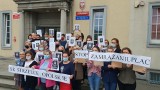 Pracownicy sądu w Strzelcach Opolskich protestują przeciwko zamrożeniu płac