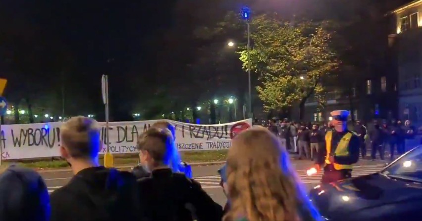 Podczas protestu w Gliwicach 31 października kibice...