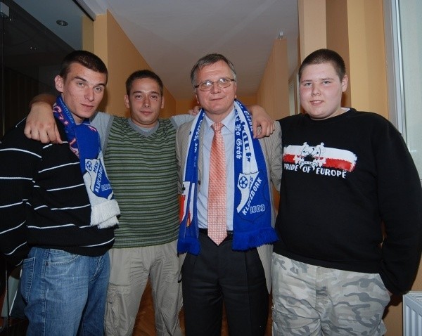 Na zdjęciu: Kibice MKS-u: "Abdul", Dawid Bogusz, Jarosław Kielar i "Misiek".