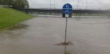 Alarm powodziowy na południu, lokalne podtopienia, poziom wód w rzekach rośnie