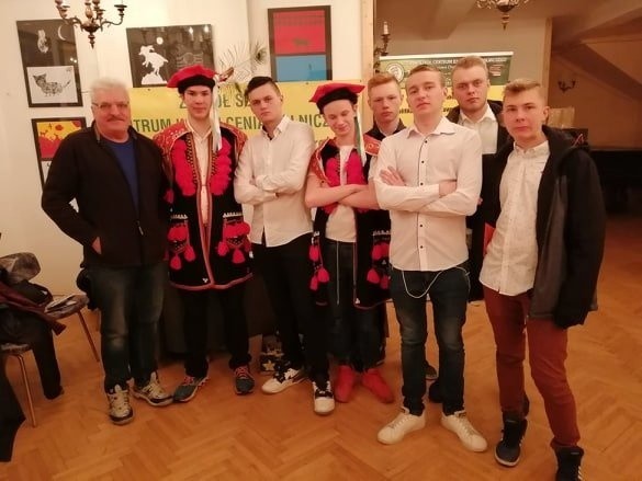 Sukces uczniów z Chrobrza w Ogólnopolskim Podhalańskim Rajdzie Narciarskim Ludowych Zespołów Sportowych. Mamy pierwsze miejsce (ZDJĘCIA)