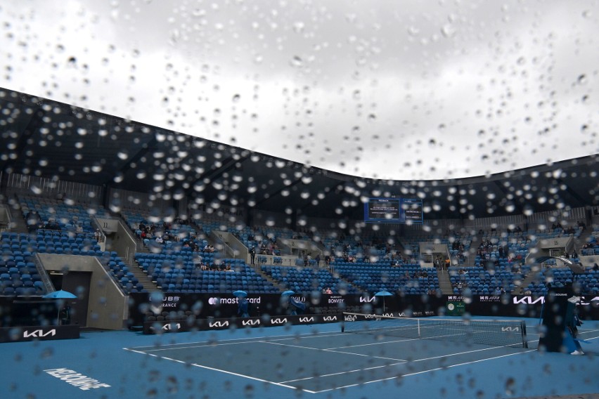 Australian Open. Pogoda znowu płata figle... Linette długo czekała, Hurkacz dalej wypatruje swojego meczu drugiej rundy