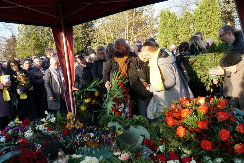 Rodzina, przyjaciele, współpracownicy, znajomi pożegnali w...