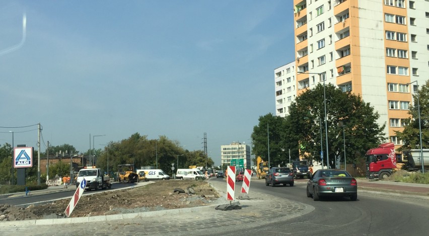 Budowa ronda na ulicy Grota Roweckiego w Sosnowcu