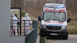 Krzyczeli, że koronawirusa nie ma. Teraz dwaj antycovidowcy walczą o życie w szpitalu we Wrocławiu
