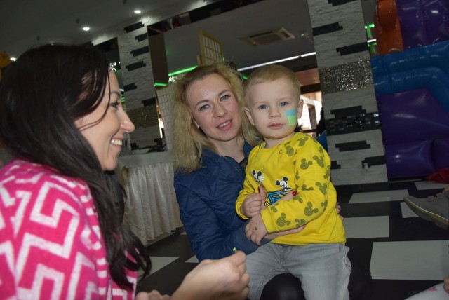 Irina z 2,5-letnim synkiem Artiomem- (na zdjęciu) oraz 10-letnim Saszą schronienie przed wojną znalazła  w "Niezapominajce" w Świerkocinie. - Jest tu nam dobrze. Ale i tak wrócimy do Ukrainy - zaznacza.