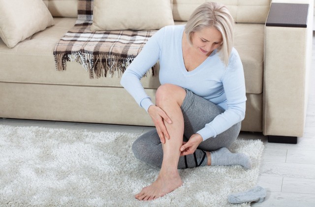 Osteoporoza zagraża szczególnie kobietom po menopauzie. Codzienne jedzenie suszonych śliwek może pomóc zmniejszyć ryzyko rozwoju tej groźnej choroby i zapobiec złamaniom kości.