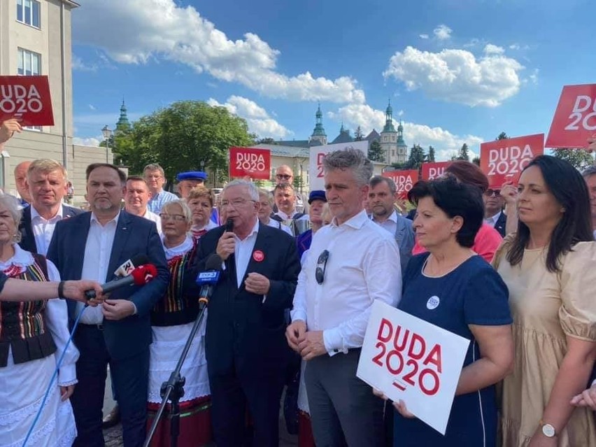 Podsumowanie kampanii Andrzeja Dudy w Świętokrzyskiem. Spotkali się na placu Artystów w Kielcach [ZDJĘCIA]