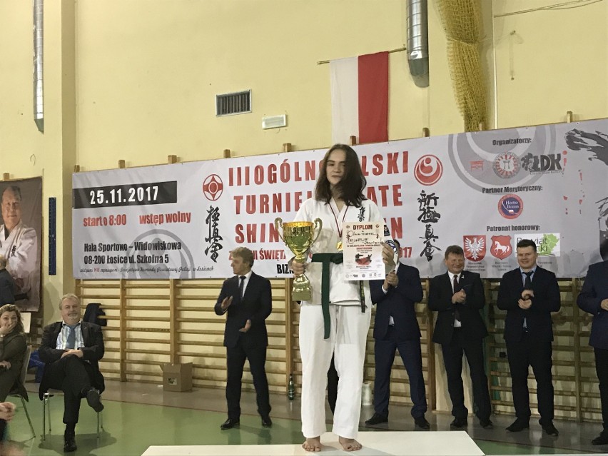 Skarżyscy karatecy przywieźli 17 medali z Łosic i wygrali klasyfikację drużynową