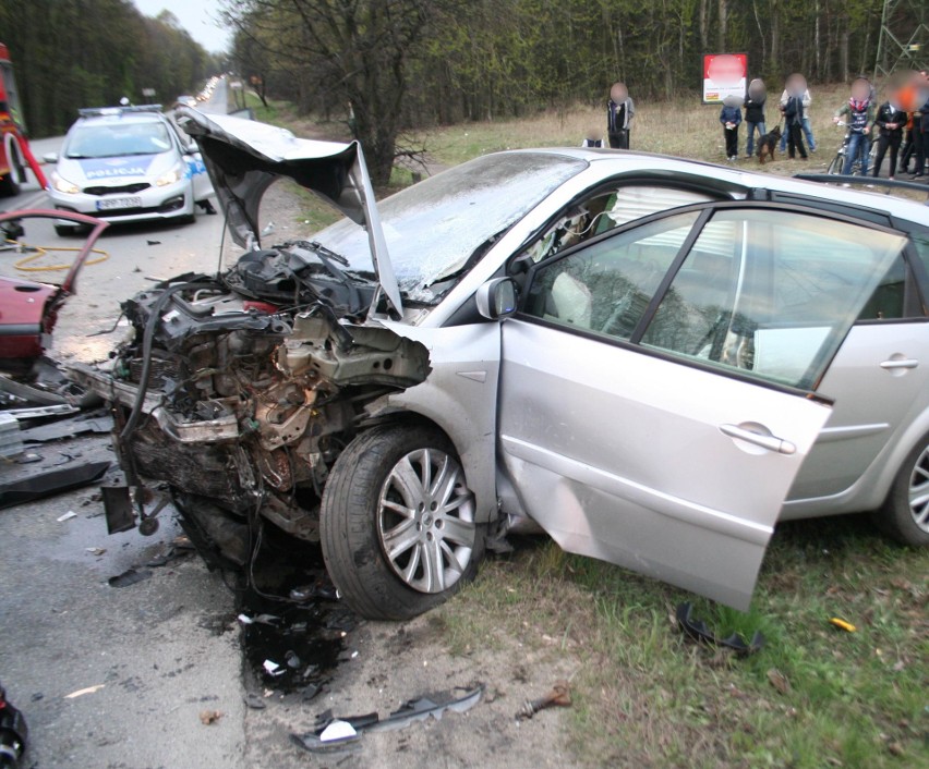 Po wypadku w Miasteczku Śląskim cztery osoby trafiły do...