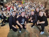 Fantastyczny koncert we Włoszczowie z hitami legendarnej grupy Queen. Zobaczcie zdjęcia i wideo