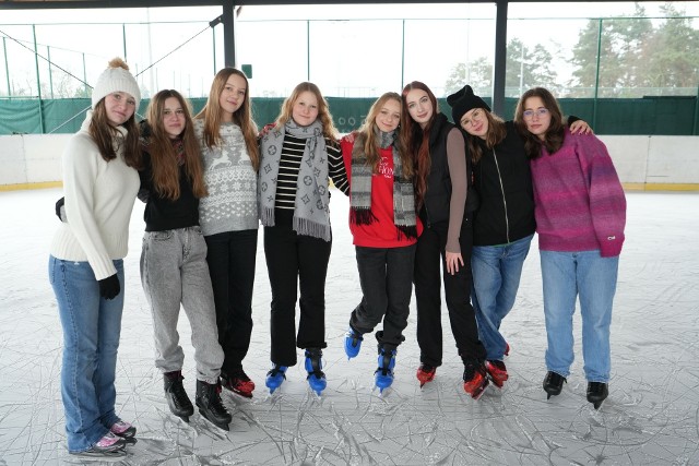 Miejski Ośrodek Sportu i Rekreacji w Toruniu po raz drugi w ostatnich dniach uruchomił sezonowe lodowisko przy ulicy Przy Skarpie.