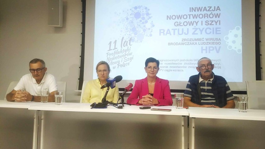 Od lewej: Dr Jarosław Łuczaj z Kliniki Otolaryngologii...