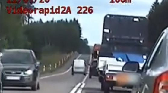 Grupa SPEED złapała kierowcę Dacii, który niebezpiecznie wyprzedzał pojazdy (zdjęcia,video)