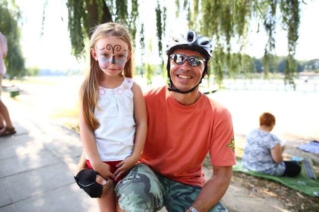 Na niedzielnym pikniku, zorganizowanym na pożegnanie wakacji, nie mogło zabraknąć Hani. Dziewczynce towarzyszył tata Robert.    