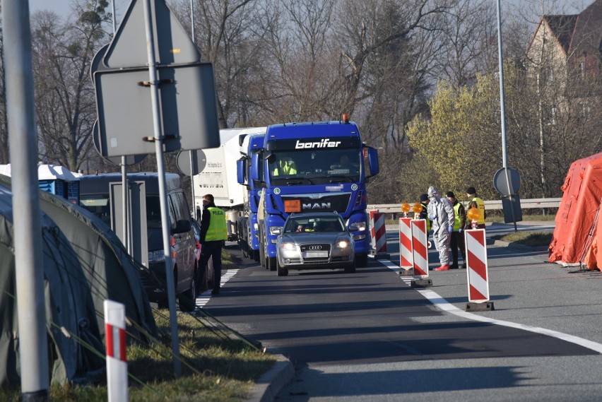 KIEROWCY TIRÓW NIE MUSZĄ STOSOWAĆ KWARANTANNY...