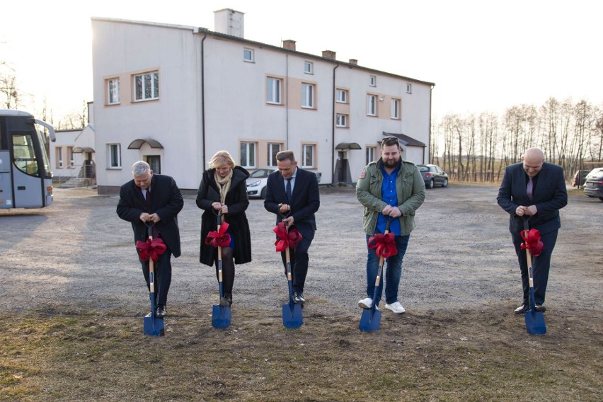 Gmina Przyłęk. Ruszyła budowa nowoczesnej hali sportowej przy Publiczne Szkole Podstawowej w Łaguszowie