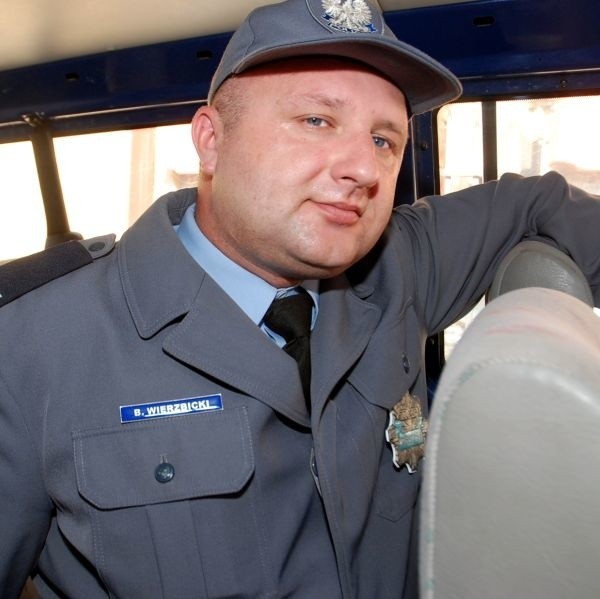 Sandomierzanin Grzegorz Stolarski wcielił się w rolę policjanta, zagrał w "historycznym&#8221; mundurze Marka Perepeczki.