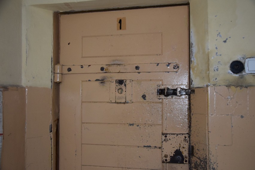 Życie w więzieniu w Sieradzu. Codzienność ponad 800 osadzonych za murami Zakładu Karnego w Sieradzu