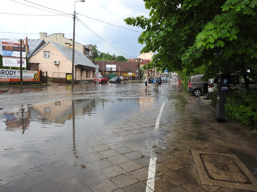 Burza białystok zalana ulica jurowiecka i okolice ulewa...