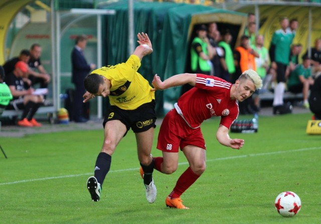 Bartosz Wolski (z prawej) został nowym piłkarzem Stali Rzeszów