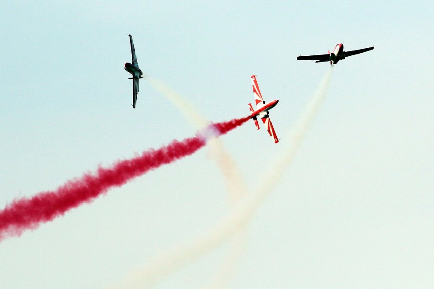 Air Festival Świdnik. Taniec Biało - Czerwonych Iskier na niebie [ZDJĘCIA, WIDEO]