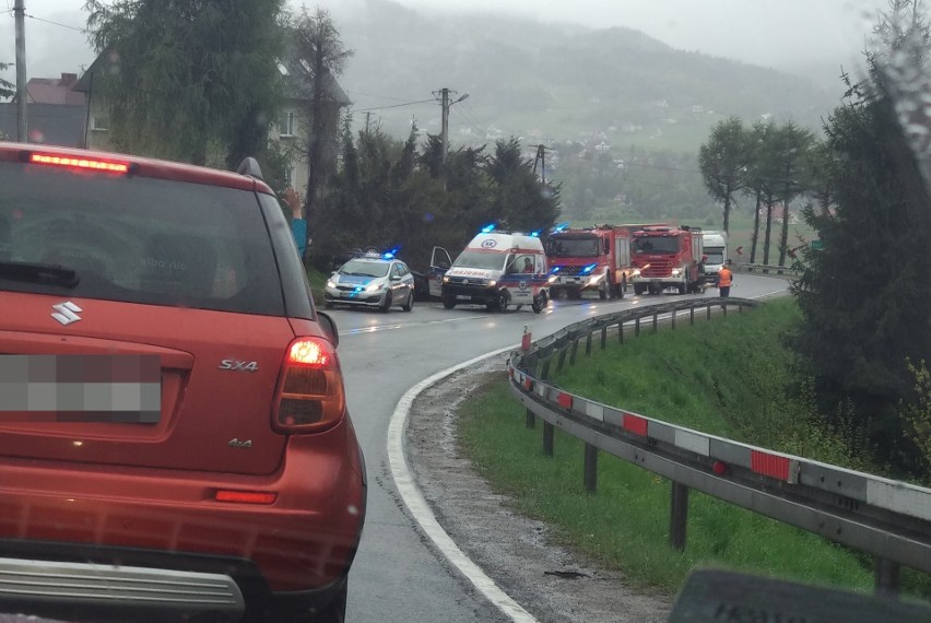 Dwa wypadki na DK 28 w Siekierczynie. Ruch odbywał się wahadłowo