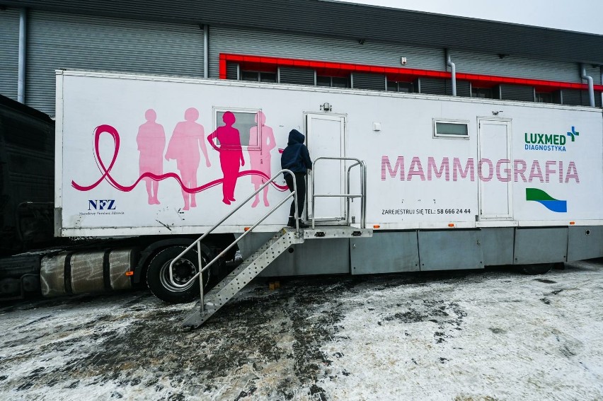 Z bezpłatnej mammografii w mammobusie LUX MED mogą...