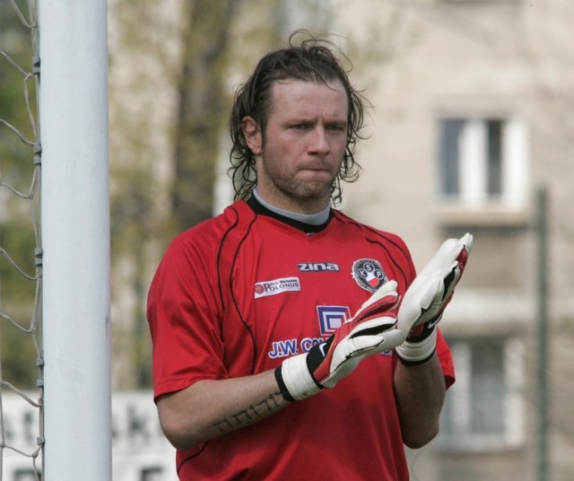 Na tym zdjęciu sprzed 12 lat, Radek stał na bramce w meczu o mistrzostwo II ligi, był wówczas zawodnikiem Polonii Warszawa