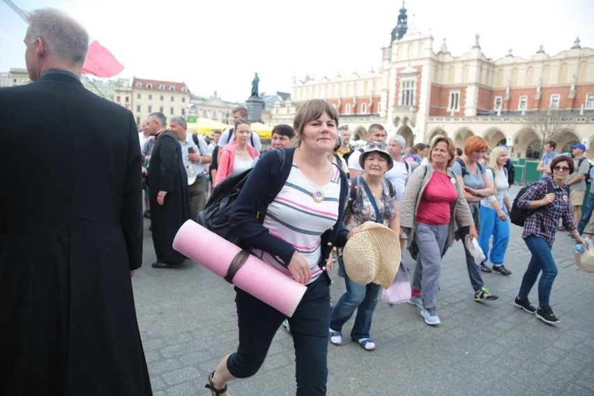 Kraków. Pielgrzymi tłumnie ruszyli na Janą Górę [ZDJĘCIA]