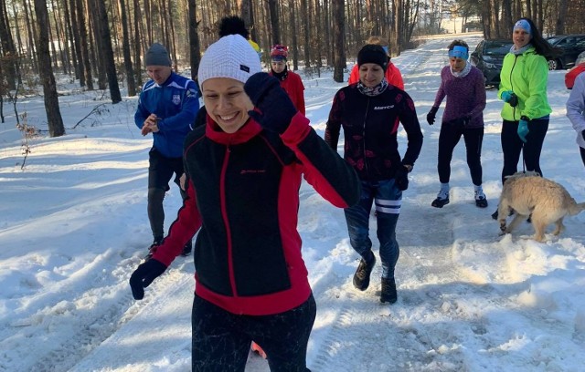 Grupa Biegam Bo Lubię Lasy spotkała się na rekreacyjnym biegu na 10 kilometrów w lasach w Sukowie. Jak zawsze była miła atmosfera. -Przed nami kolejne ciekawe akcje, w najbliższy weekend bieganie i morsowanie dla Hani Terleckiej w Borkowie - powiedziała nam Wioleta Jończyk. Zdjęcia z biegu w Sukowie na kolejnych slajdach. (dor)