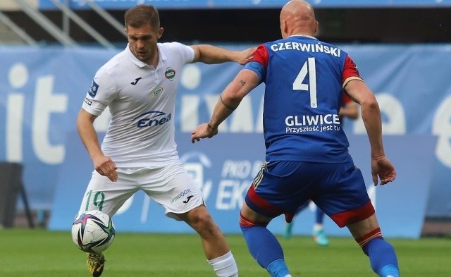 Karol Angielski, strzelec gola dla Radomiaka w meczu z Piastem Gliwice.