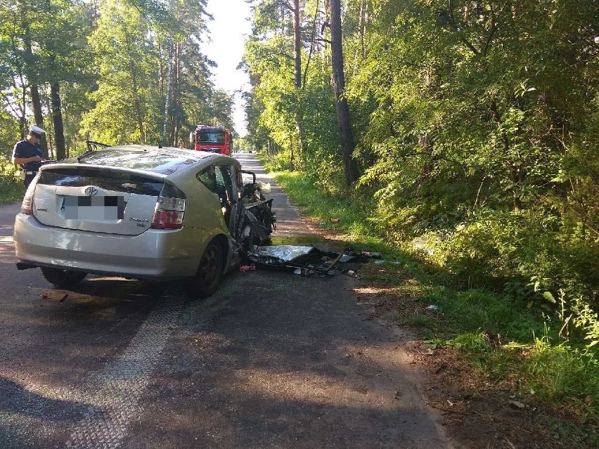 Tragiczny wypadek drogowy w Łysych. Zginęła kobieta, kierowca nietrzeźwy