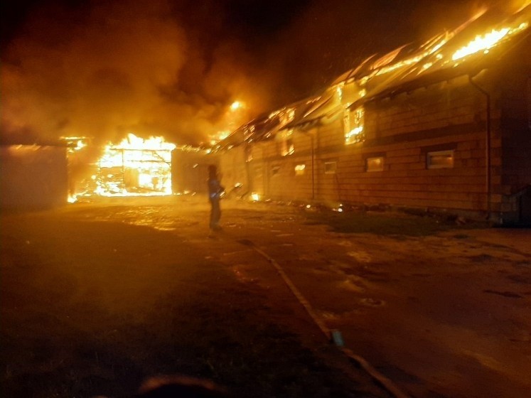 Pożar hali produkcyjnej w Popowie (pow. lęborski) 29.08.2020