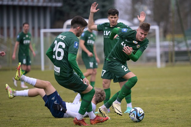 Śląsk Wrocław pokonał KKS Kalisz 2:1. Bramki dla Śląska strzelali Patryk Janasik i Piotr Samiec-Talar