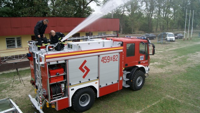 Iveco z napędem na 4 koła poradzi sobie w niemal każdych warunkach terenowych - zapewniają strażacy z Wilkowa.