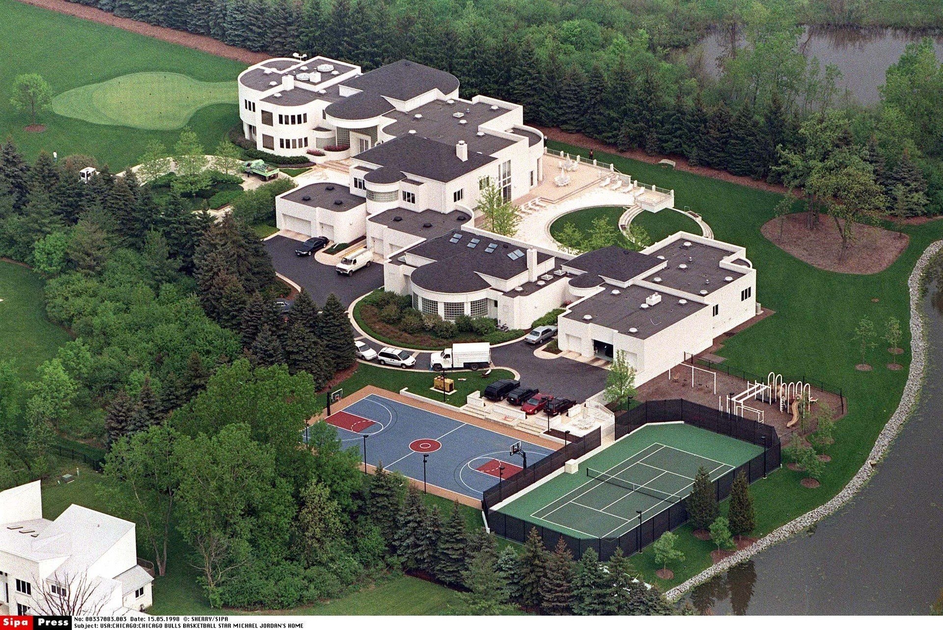 Michael Jordan od lat może sprzedać willi w Chicago, zobaczcie dom legendy NBA (Zdjęcia) | Portal i.pl