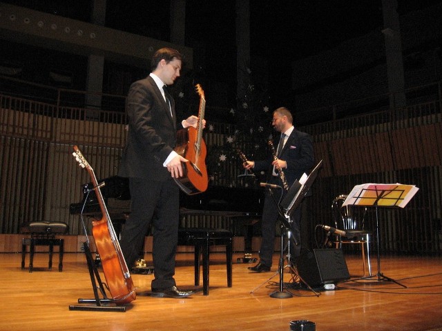 Duet rozpoczyna grę - Jakub Kościuszko - z lewej i Jan Jakub Bokun - z prawej