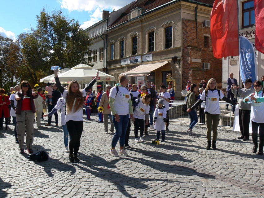 Mieszkańcy Sandomierza poszli spacerkiem po zdrowie. Na 30 minutowy spacer wybrało się 143 zawodników. 