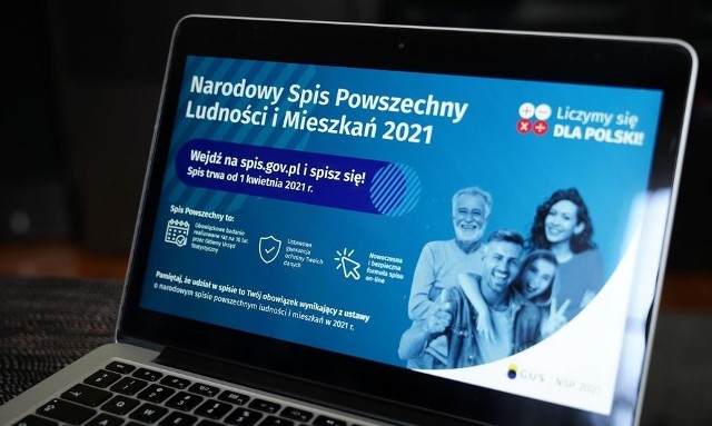 W czwartek, 1 kwietnia 2021 roku rozpoczął się Narodowy Spis Powszechny Ludności i Mieszkań. Posłuży do uaktualnienia informacji na tematy - ilu nas jest, kim jesteśmy i jak żyjemy. Potrwa do 30 września 2021 roku. Udział w nim jest obowiązkowy. Ze względu na pandemię najlepiej wziąć udział w spisie przez internet. Logowanie i wypełnienie wszystkich rubryk zajmuje około 20 minut. W ten sposób można wziąć w loterii spisowej, w której dla mieszkańców każdego województwa  do wygrania są nie tylko bony podarunkowe po 500 i 1000 złotych, ale i samochód toyota yaris. Na kolejnych slajdach prezentujemy jak się spisać, krok po kroku    