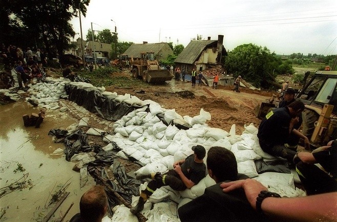 Wielka powódź w Gdańsku 9 lipca 2001 r. Jak doszło do zatopienia części miasta? [archiwalne zdjęcia]