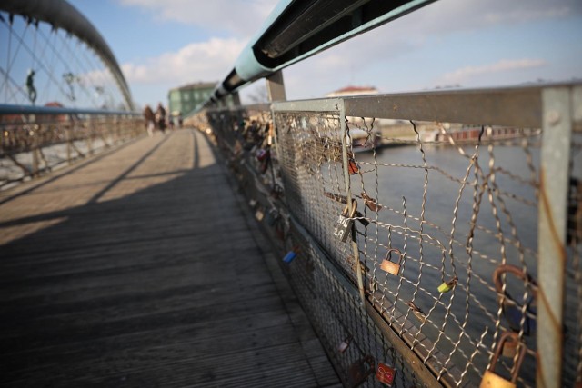 Balustrady na kładce o. Bernatka wymagają remontu