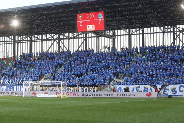 15.04.2023. Kibice Ruchu Chorzów na zakazie na nowym stadionie ArcelorMittal Park w Sosnowcu na meczu z Zagłębiem.