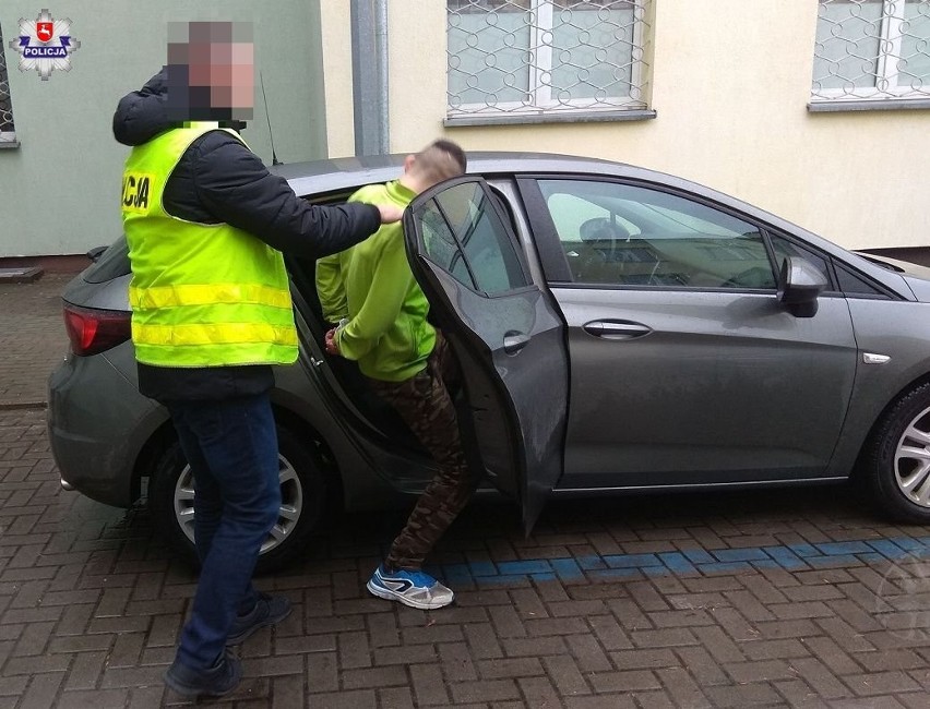 Młodzi mężczyźni zniszczyli wyposażenie kościoła i ukradli księgę liturgiczną. Straty oszacowano na 800 zł