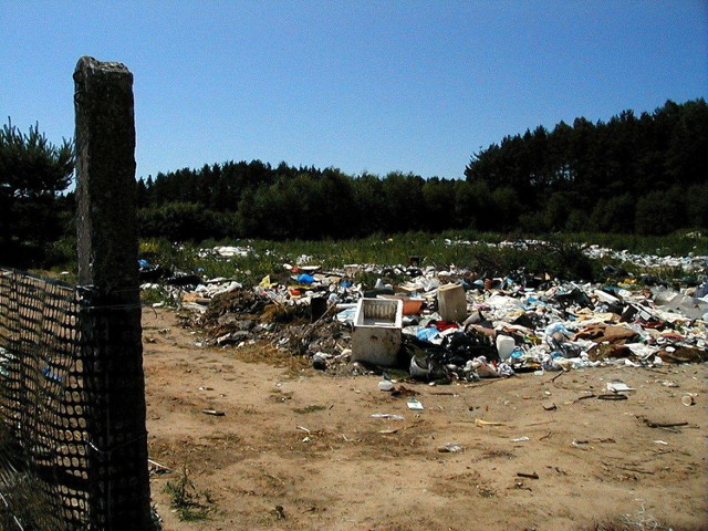 Gminy obawiają się wprowadzania selektywnej zbiórki odpadów. Brak szczegółowych przepisów powoduje, że ciągle rosną góry wymieszanych odpadów