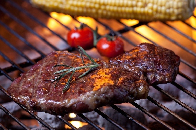 Stek - soczyste i smaczne mięso