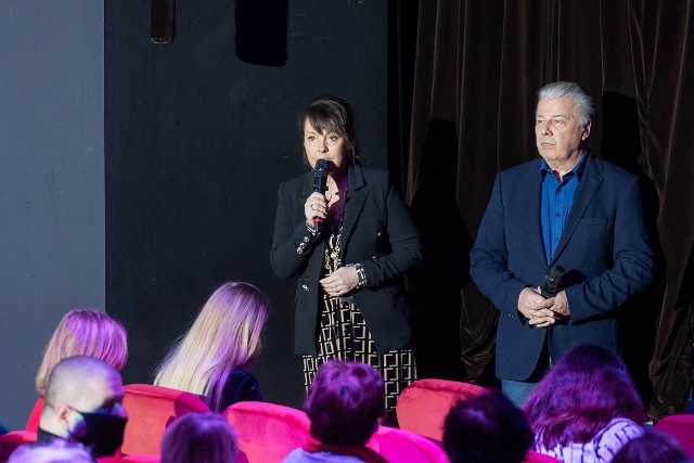 Justyna Sieńczyłło i Emilian Kamiński, Teatr Kamienica. Debata po spektaklu "Wszechmocni w sieci".