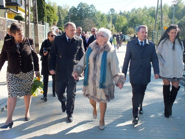 Na otwarciu byli między innymi: minister spraw zagranicznych Grzegorz Schetyna, wojewoda świętokrzyska Bożentyna Pałka- Koruba i prezydent Starachowic- Marek Materek